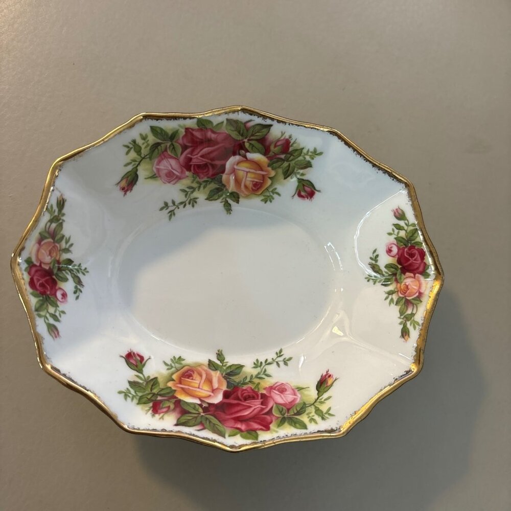 Royal Albert Old Country Roses Oval Dish 4 3/4" Sweet Meat/ Candy/ Trinket 1962